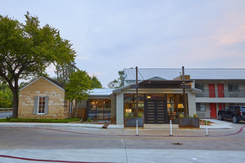 Fredericksburg Inn And Suites Exterior photo